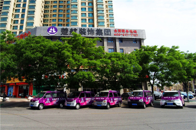 被大鸡巴日的美女楚航装饰外景